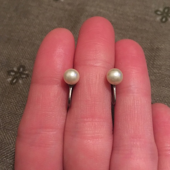 unknown Jewelry - Vintage Retro Faux Pearl Screw On Earrings